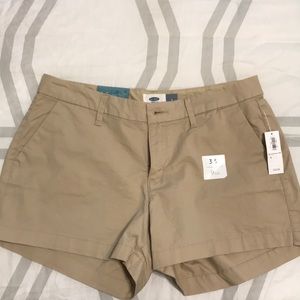 Old Navy - khaki shorts